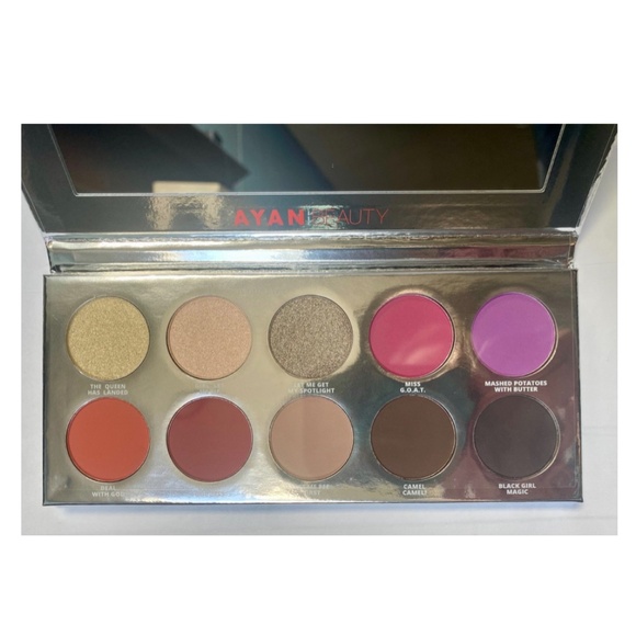 Ayan Beauty "She's the Moment" 10 Pan Pigment Eye & Cheek Palette - Picture 2 of 2